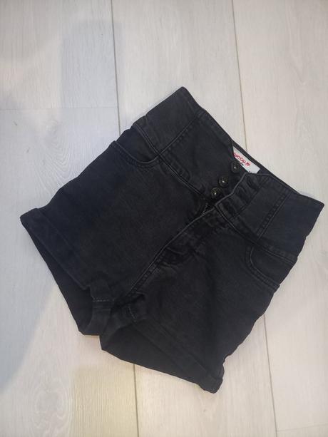 Dievčenské kratasy s vysokým pásom, 32