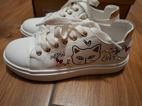 Predám koženkové tenisky baťa veľ.32, baťa,32