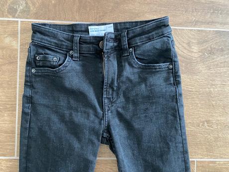 Čierne rifle, bershka,32