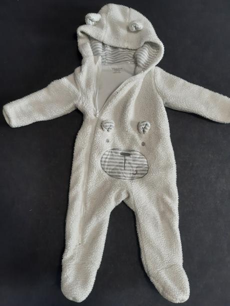 Macíkový overal, 74