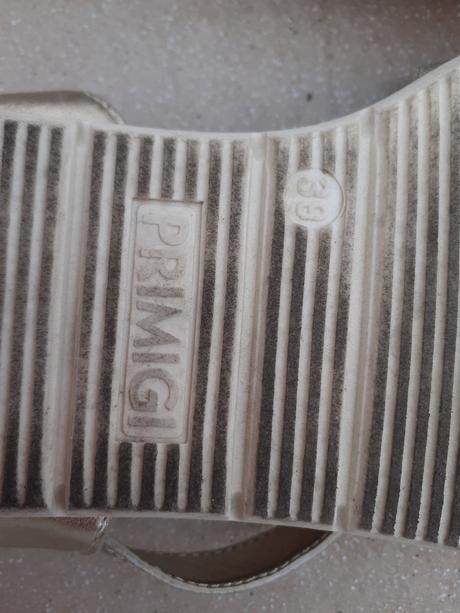 Krásne sandálky primigi, minimálne nosené, primigi,39