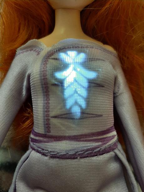Anna frozen, spieva a svieti, 