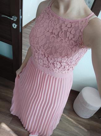 Ružové večerné šaty, s