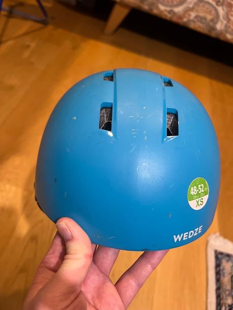 Detska lyziarska helma decathlon, xs