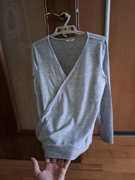 Sivý dámsky prekladany svetrik, s