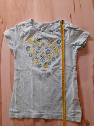 Predĺžené tričko so srdiečkom z kvetiniek, 104