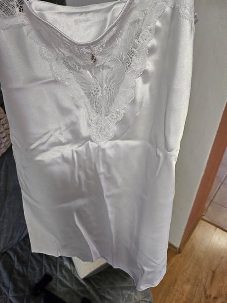 Dámske saténové pyžamo, s