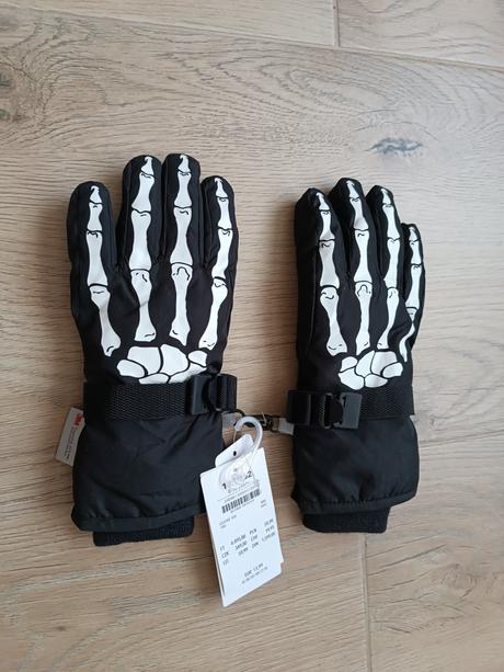 Nové rukavice, takko,134