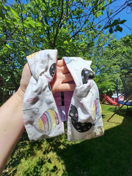 Šaty a set čeleniek, 98