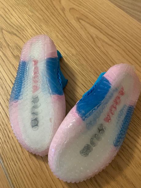 Topánky do vody, 24