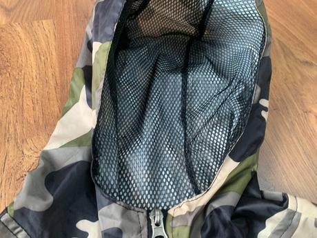 Nepremokavá vetrovka, 152