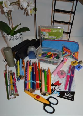 Rôzne písacie potreby a doplnky cca 200ks, 