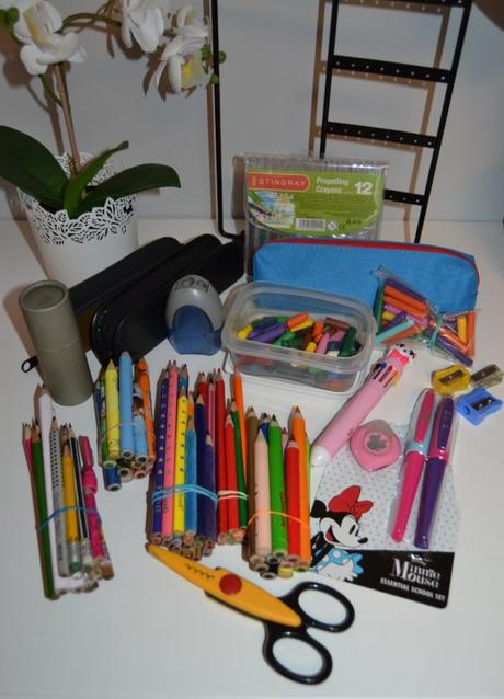 Rôzne písacie potreby a doplnky cca 200ks, 