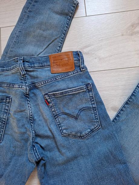 Levisky, levis,32