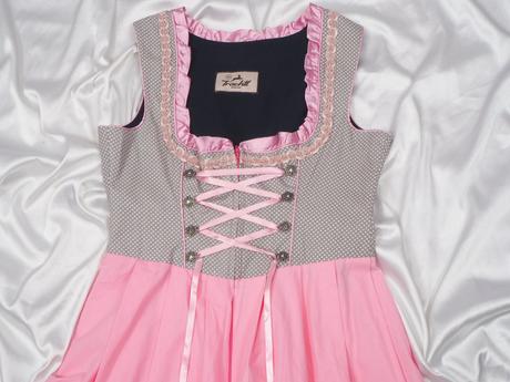 Kvalitné krojové šaty, 40