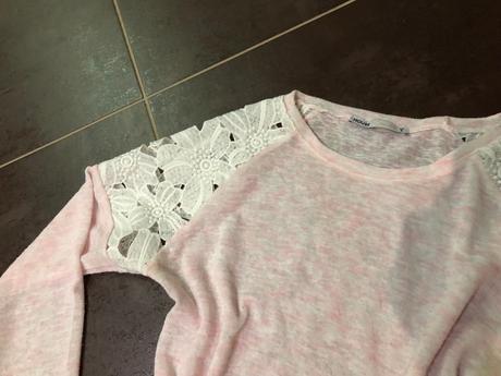 Jemný svetrik s čipkou house, s