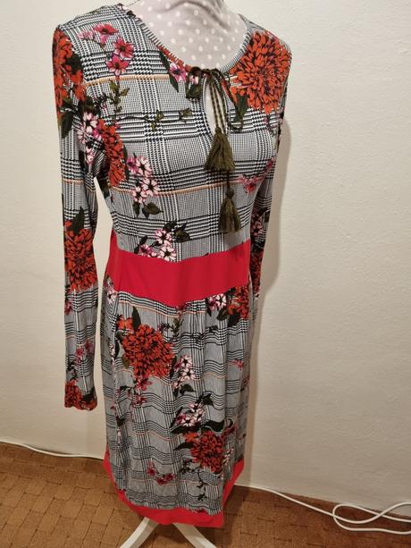 Elastické šaty 38, 38