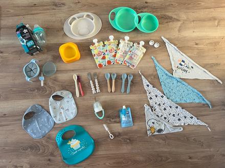 Podbradníky, fľaša, misky, príbor, 