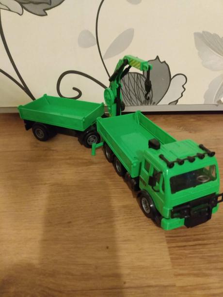 Nákladné auto s rukou, 