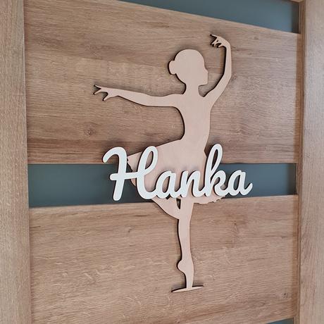 Drevená dekorácia baletka i. s menom,