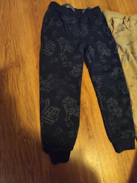 Tepláky 122, sinsay,122