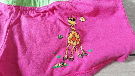 Pyžamo so žirafkou, s