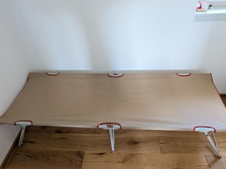 Kempingova posteľ,