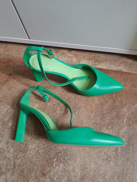 Sandalky s uzavretou spicou, stradivarius,36