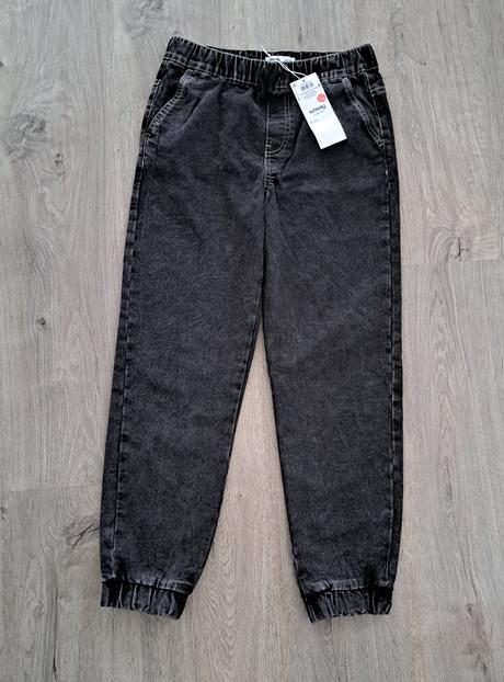 Čierne joggers rifle, sinsay,146