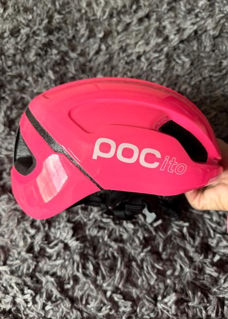 Kvalitná značková prilba na bicykel, s