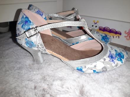 Tanečné topánky, 37