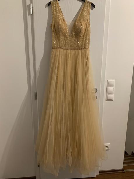 Spoločenské šaty, 38