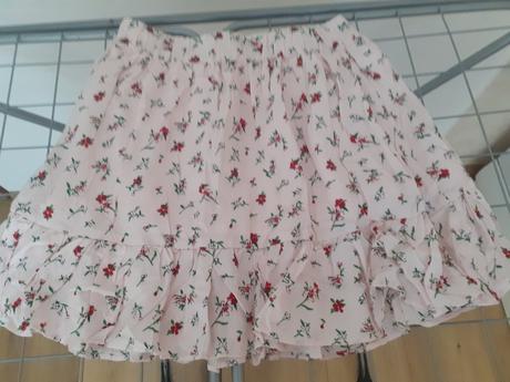 Dievcenska sukna s cervenymi kvetmi, reserved,152