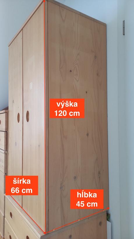 Masívna skriňa do detskej izby, 