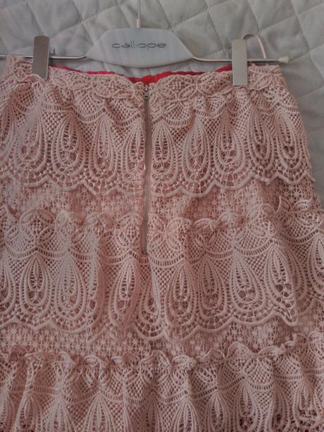 Krasna cipkova sukna, guess,m