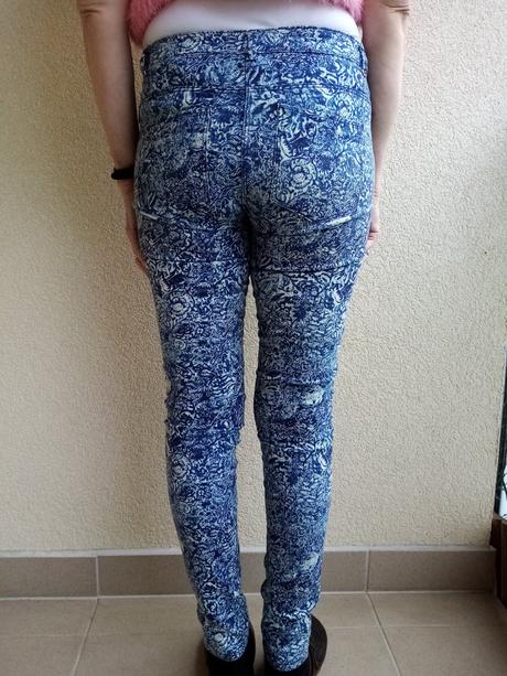 Tmavomodré rifle h&m s motívom bielych kvetín, h&m,38