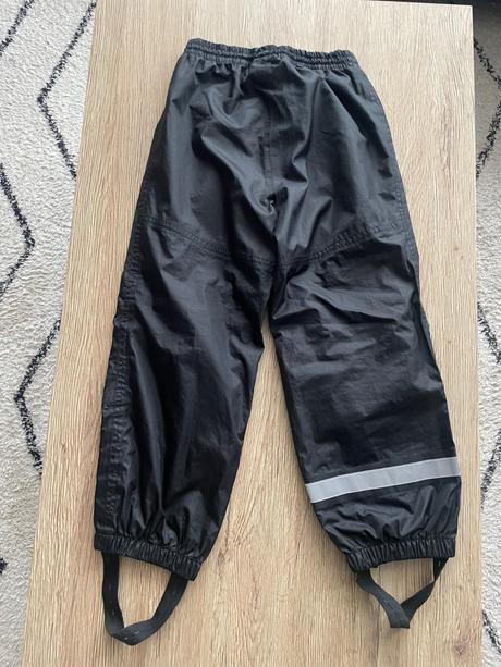 Nohavice do dažďa, 140