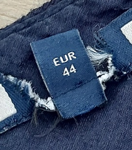 Tmavomodré madeirové šaty, 44