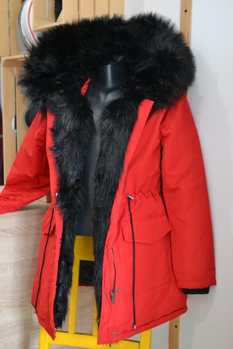 Červená zimná bunda s čiernou kožušinou l, l