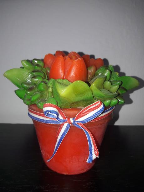 Sviecka - tulipany v kvetinaci, 