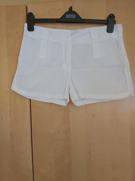 Dámske biele tenké šortky č.m/l, m