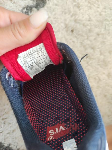 Krásne tenisky športovo elegantné, levis,29