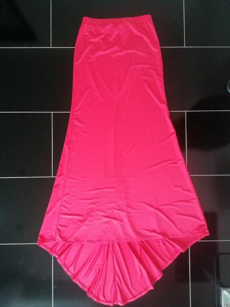 Dlhá červená sukňa, m