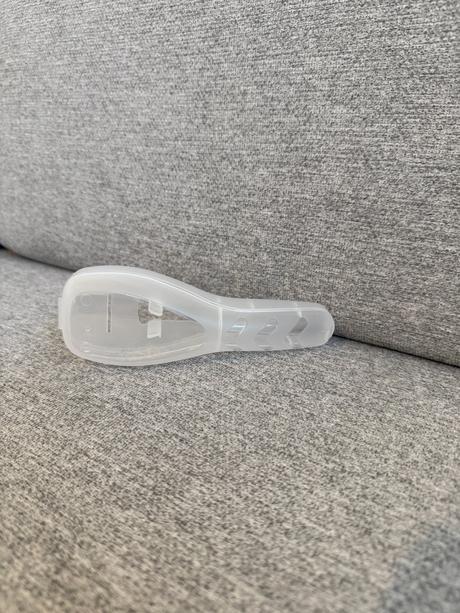 Plastové cestovné puzdro na holiaci stroj,