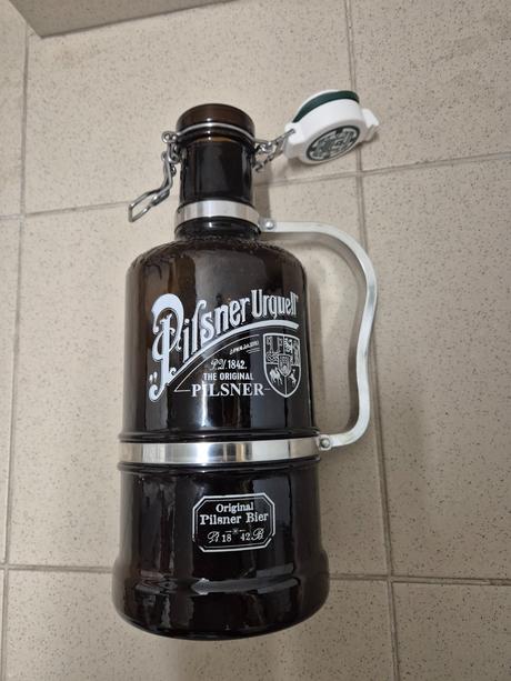 Fľaša sklená pilsner urquel 2l s kovovým uchom, 