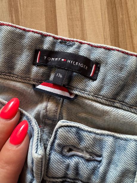 Kratasy th, tommy hilfiger,176