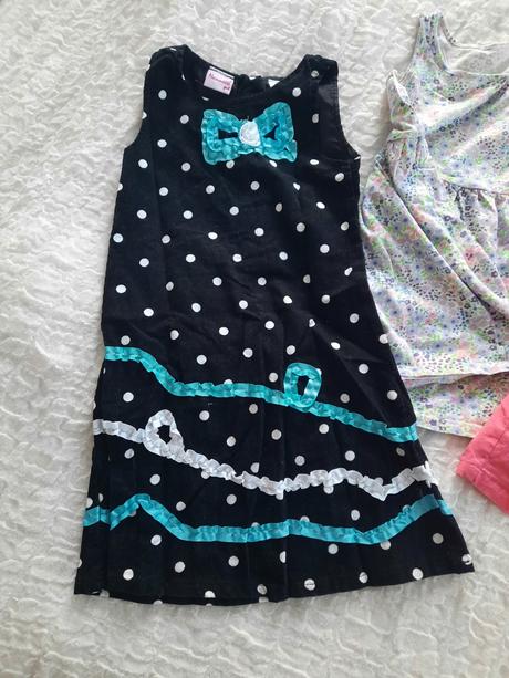 Šaty a pláštik, 104–116