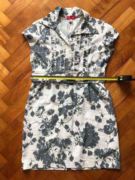 Krásne dámske šaty s opaskom, 44