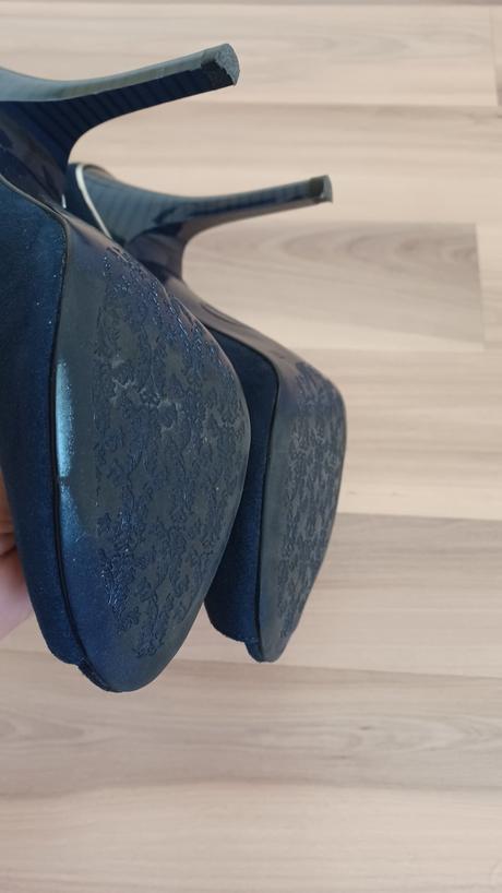 Tmavomodré lodičky, graceland,37