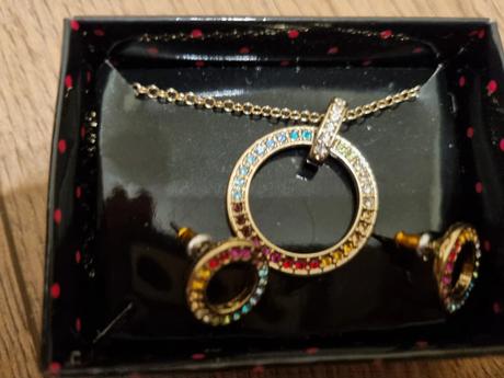 Sada bižutérie s farebnými kamienkami, 